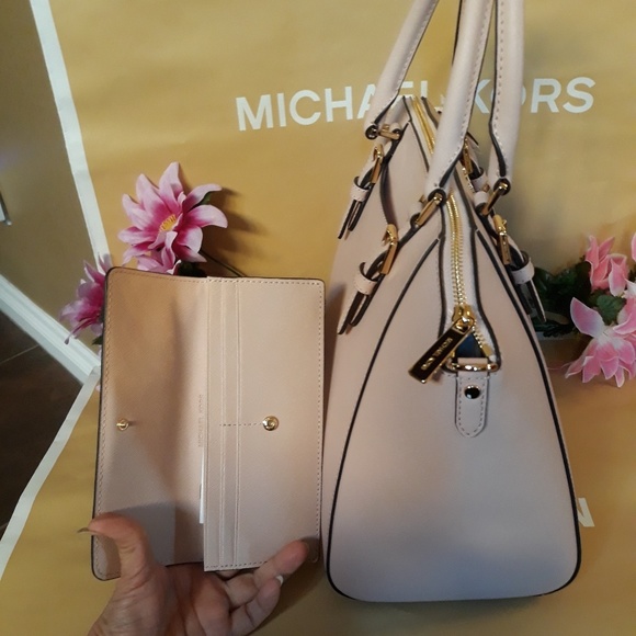 SALE 💰MK Large CIARA purse w/ wallet - Picture 4 of 7